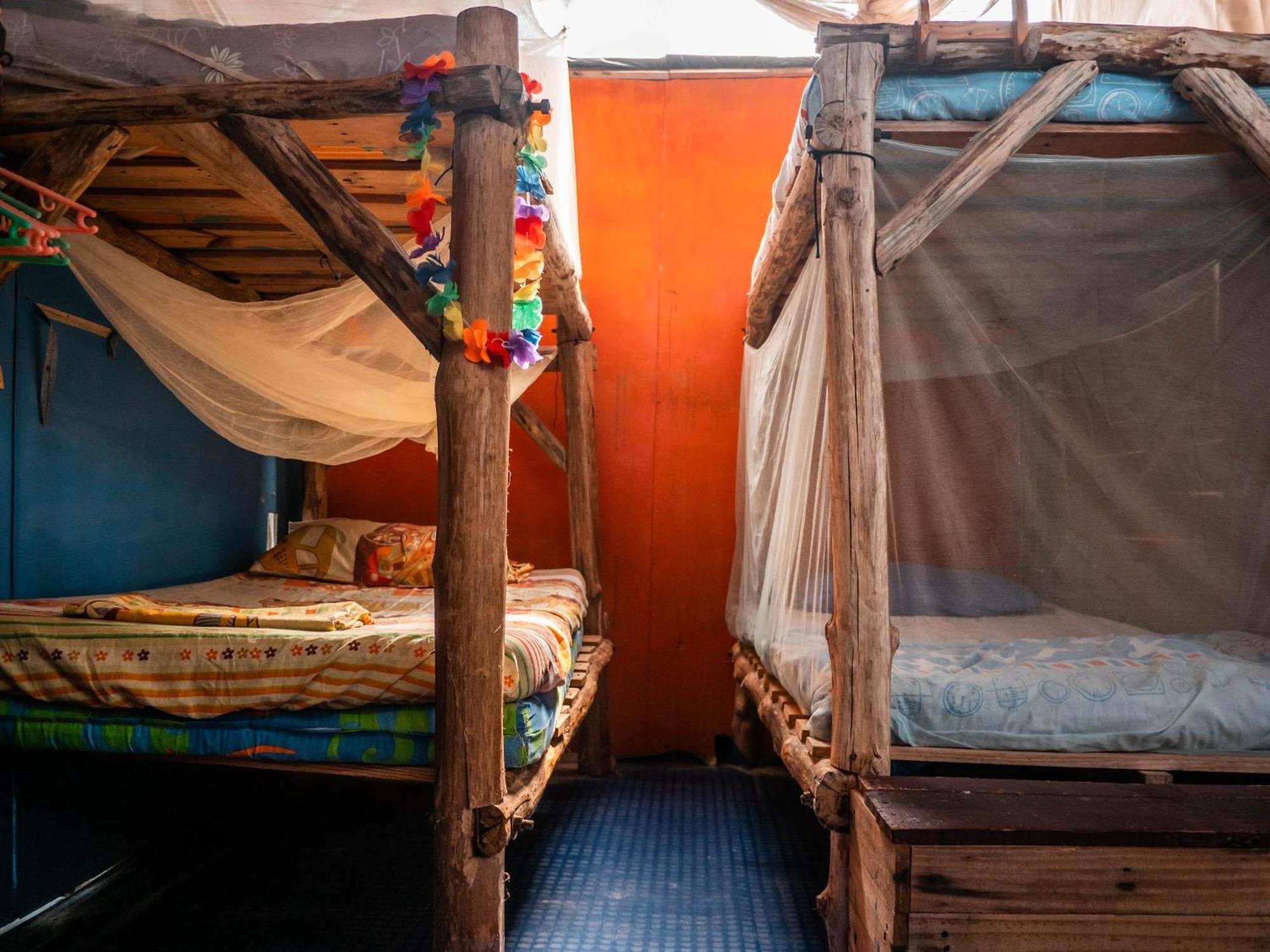 A Orilla Del Mar En Baru Hostel Cartagena Exterior photo